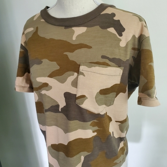 Madewell Cottontail Camo Cropped Tee - Picture 3 of 9